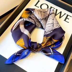 100% Mulberry Silk, 16momme, 21x21inch scarf.